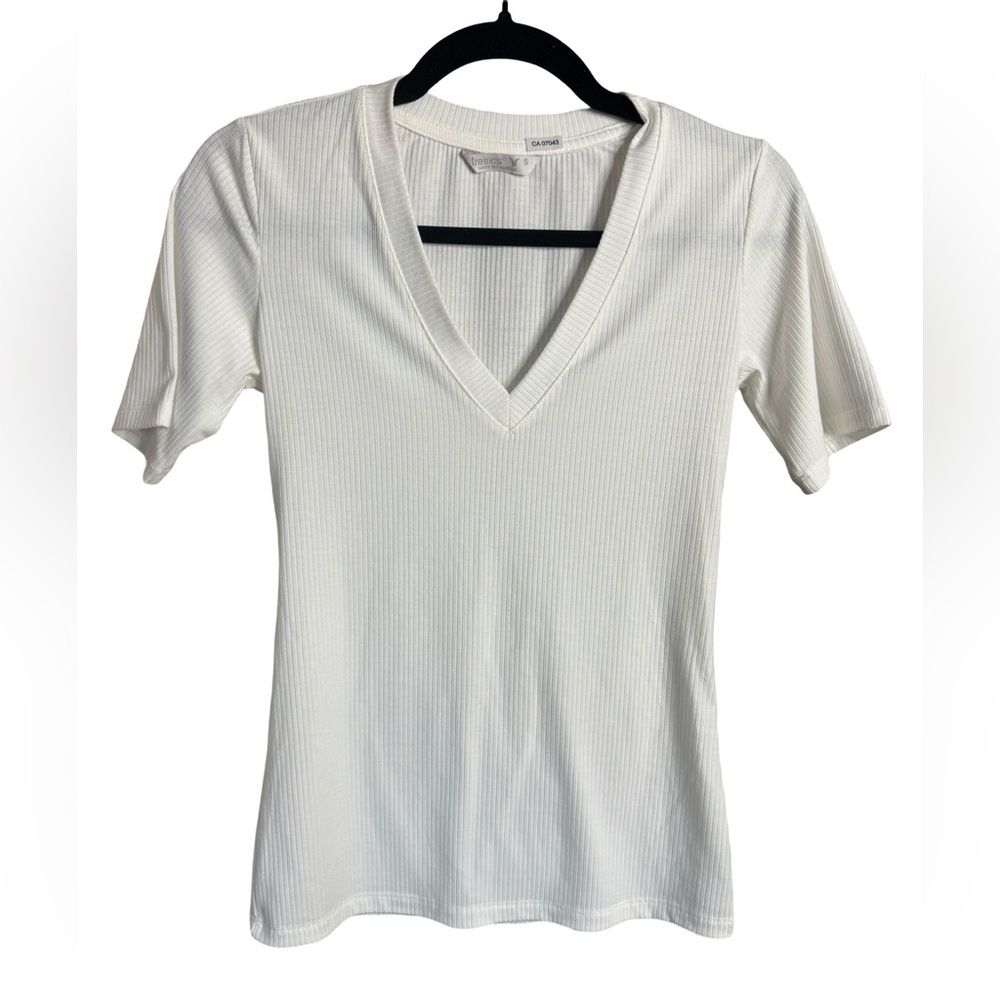NWT Tresics Ribbed V-Neck Tee